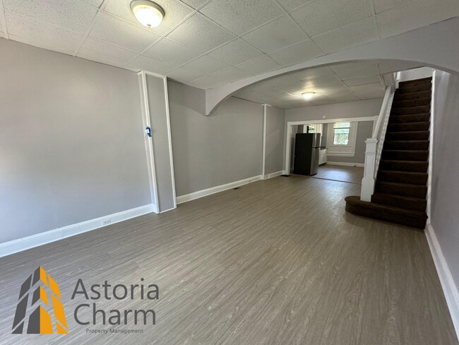 Building Photo - Newly renovated 2BD/1BA + DEN home in East...