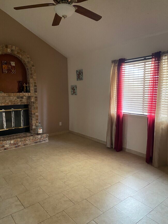 Building Photo - 609 Cumbrian Ln