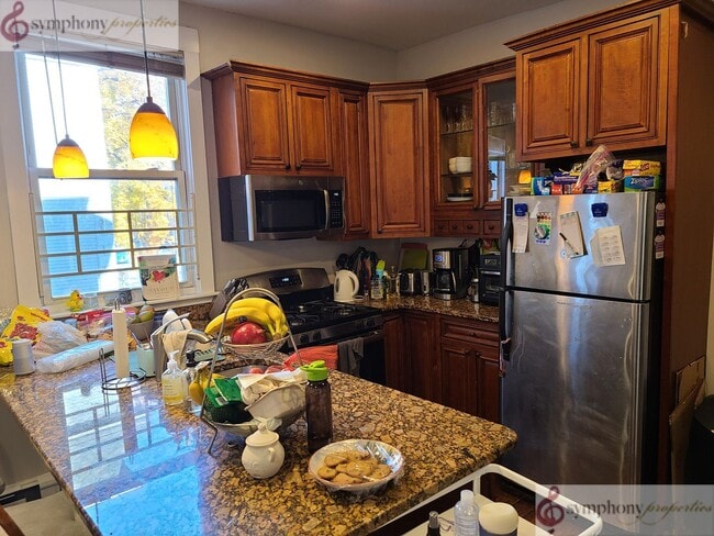 Photo - NO BROKER FEE!!!   MISSION HILL 5 BED/2 BATH WITH IN-UNIT LAUNDRY!! House