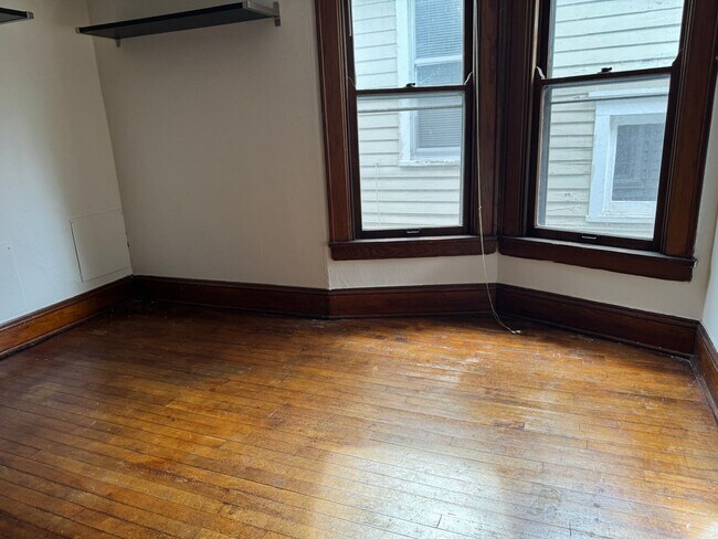 Foto del edificio - 213-215 N Paterson