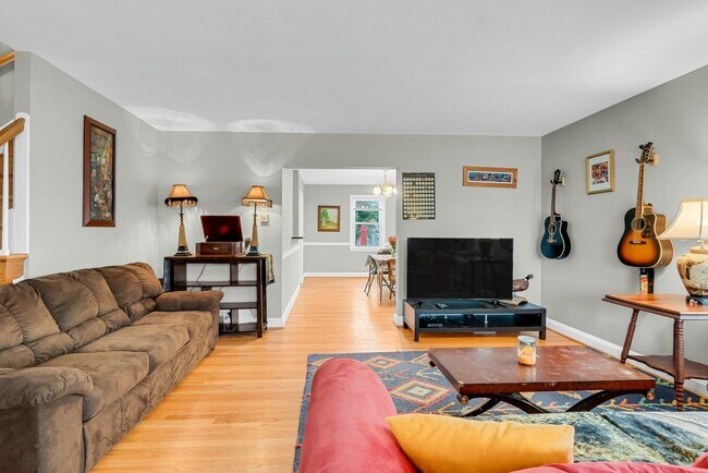 Foto del edificio - 3-bedroom, 1 and half bathroom end-of-group townhome in the quiet Stoneridge neighborhood in Towson