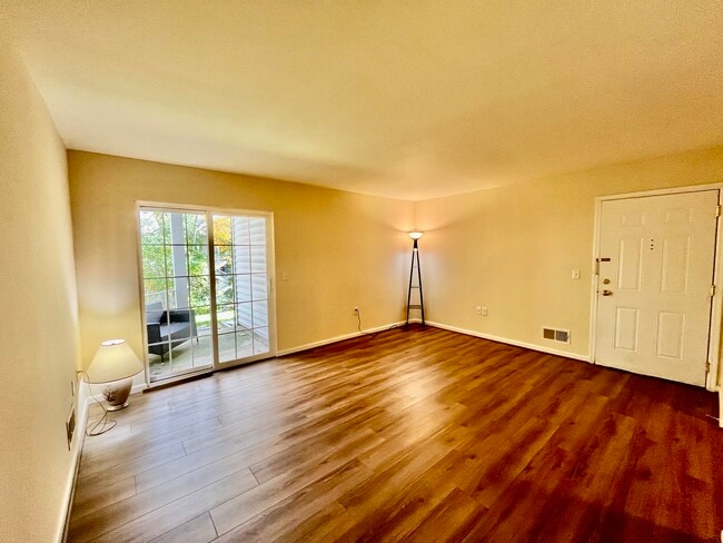 Foto del edificio - 926 Juniper Way