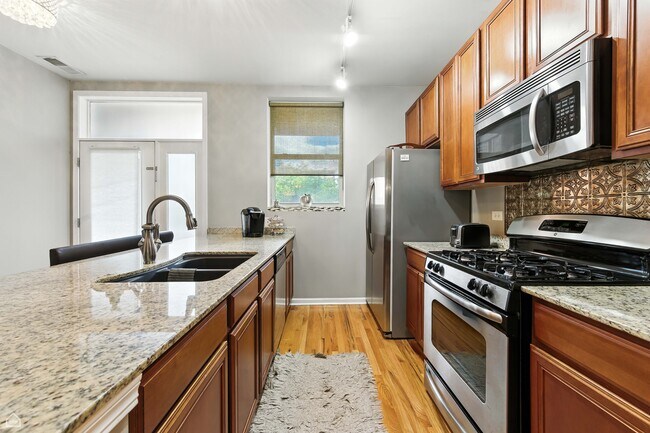 Foto del edificio - 307 E 25th St