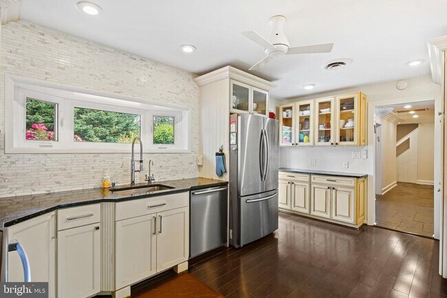 Foto del edificio - 7912 Long Meadow Rd