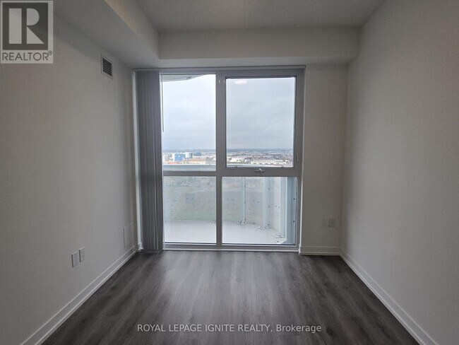 Photo du bâtiment - 225 Commerce St