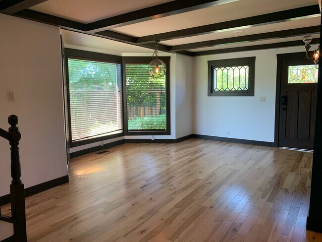 Foto del edificio - Columbia Craftsman 4 Bedroom 2.5 bath home...