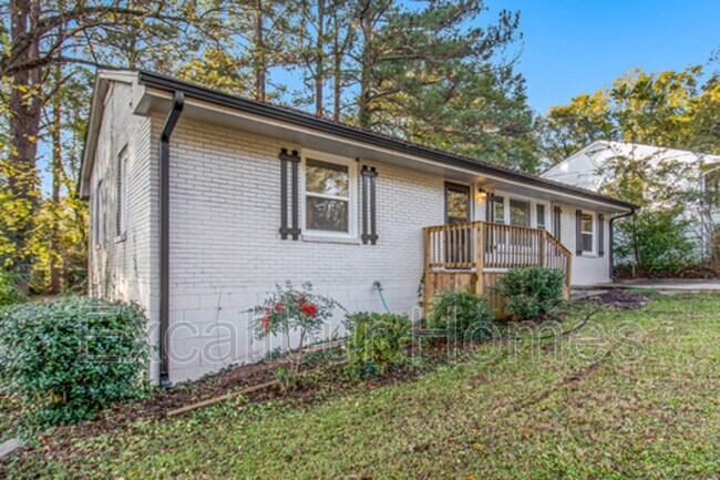 Building Photo - 2861 Mitchell Dr