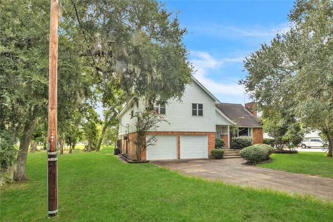 Building Photo - 108 Woodland Rd