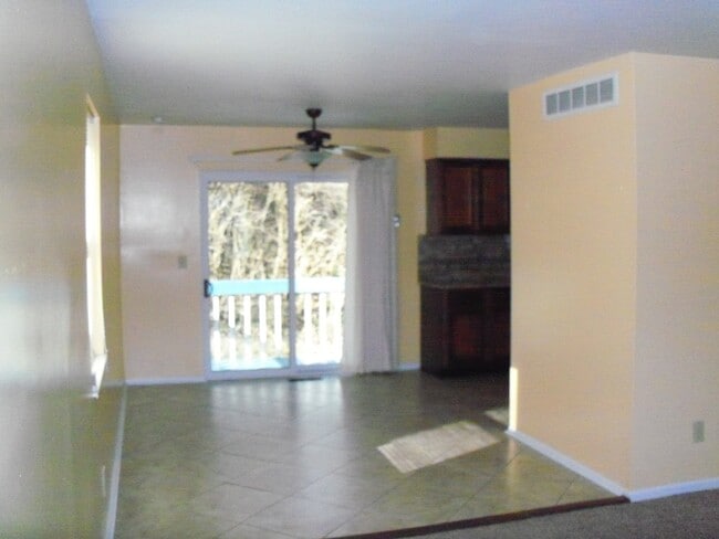 Building Photo - 41 Kyles Ln
