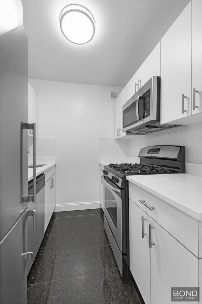 Building Photo - 405 E 56th St