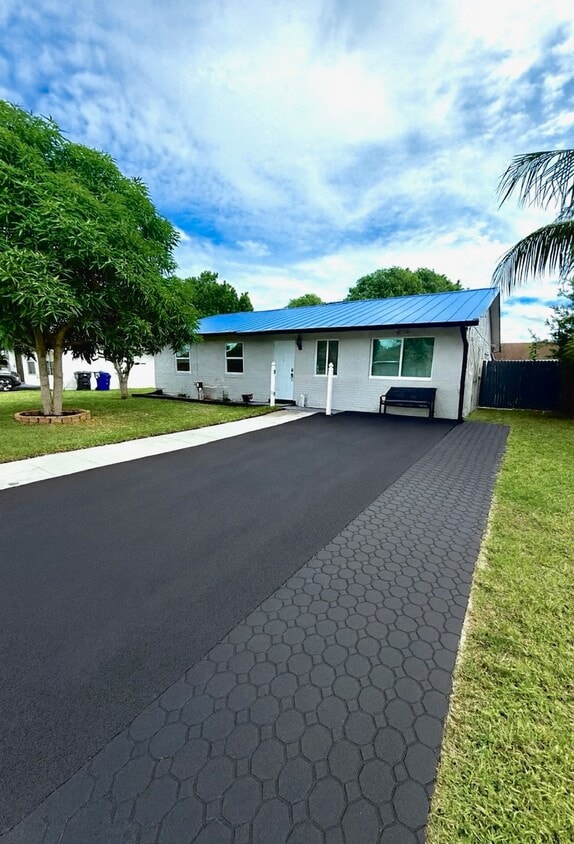 Foto principal - 8120 SW 4th Pl