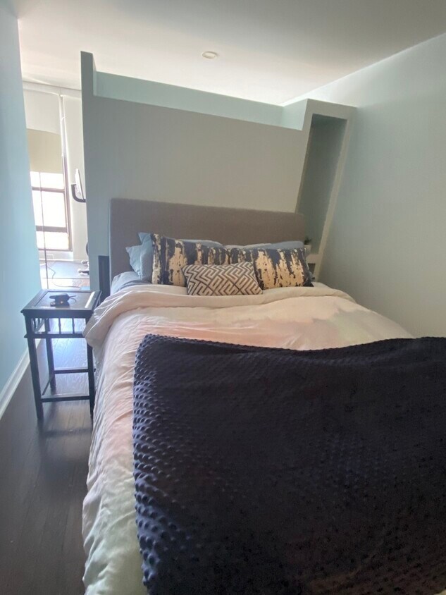 Primary Photo - 1540 N La Salle Dr