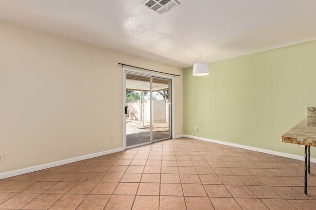 Building Photo - BEAUTIFUL TEMPE HOME WITH POOL!