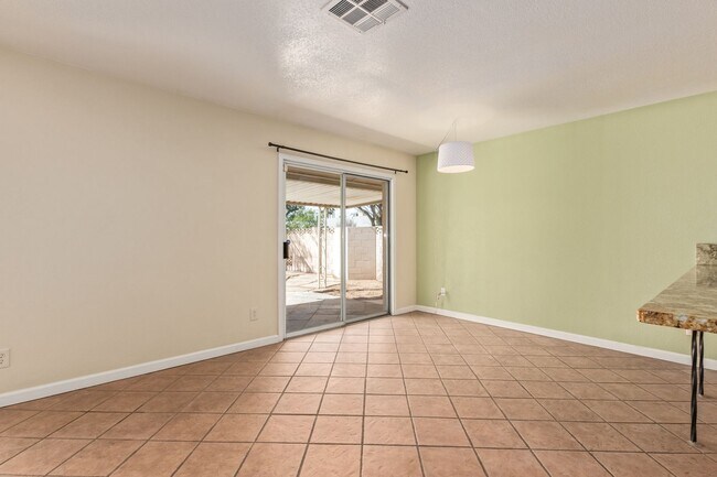 Foto del edificio - BEAUTIFUL TEMPE HOME WITH POOL!