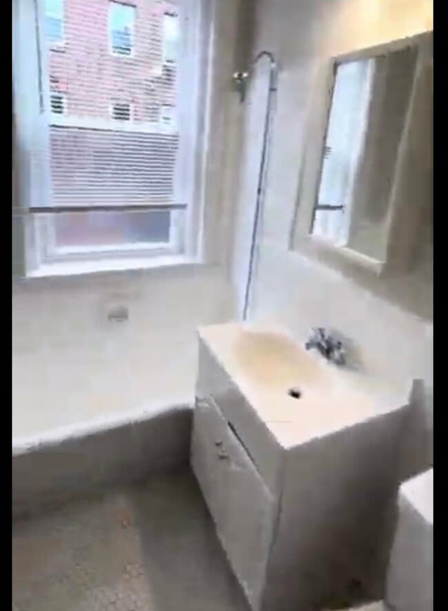 Building Photo - 119 Highland Ave