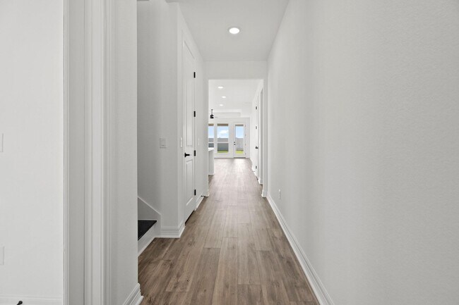 Building Photo - 6022 Regala Dr