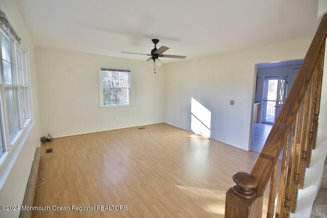 Building Photo - 613 Riverside Dr