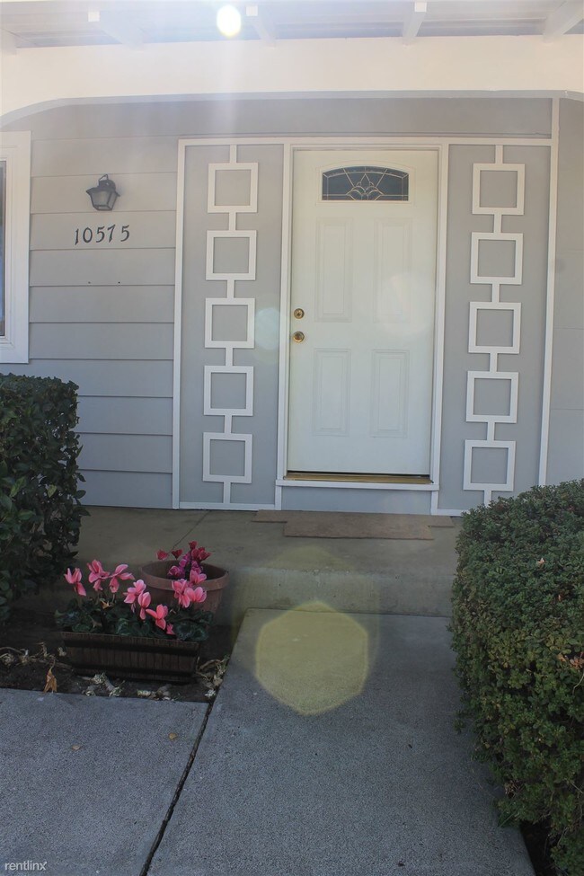 Foto del edificio - 10575 Glenview Ave
