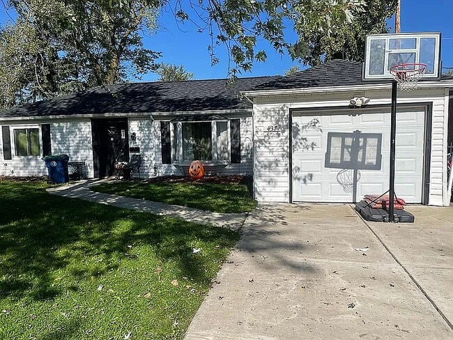 Building Photo - 437 Campus Dr