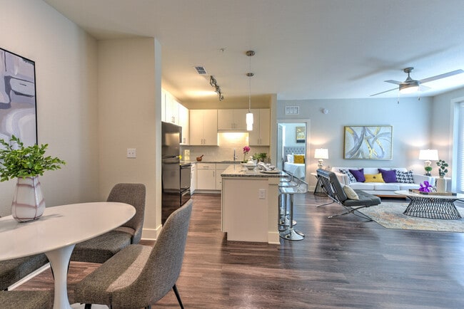 Foto del edificio - Lumen Luxury Apartments