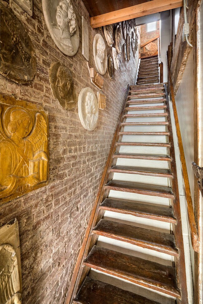 Foto del edificio - 218 E 25th St