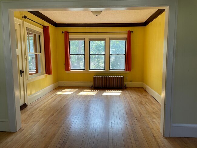 Living room - 2102 California St NE