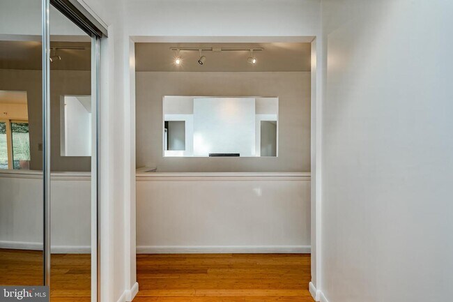 Foto del edificio - 145 Sunset Hollow Rd
