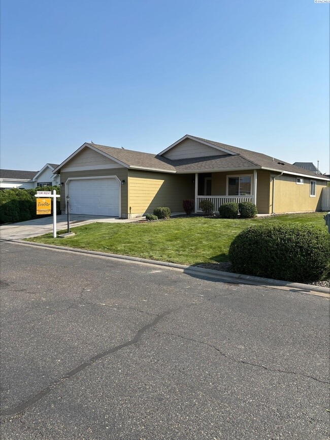 Building Photo - 1616 Cactus Loop
