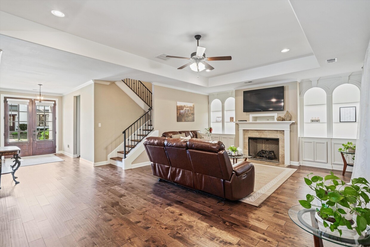 Primary Photo - 10440 Sockeye Dr