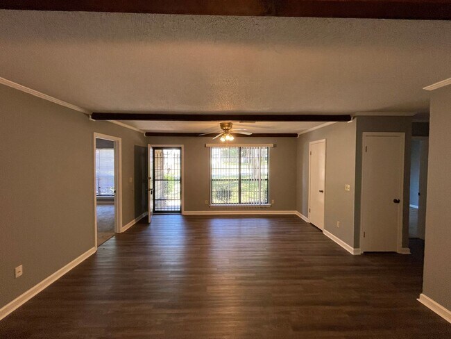 Building Photo - Foxhill Commons Subdivision!
