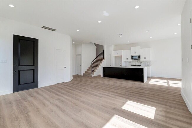Photo - "Charming 3-Bed Oasis with 2.5 Baths & 1,707 Sq Ft in Houston's Heart!" Apartment