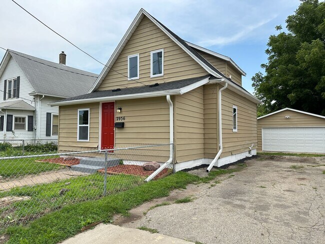 Foto del edificio - 3 Bedroom 2 Stall Detached Garage Fairgrounds