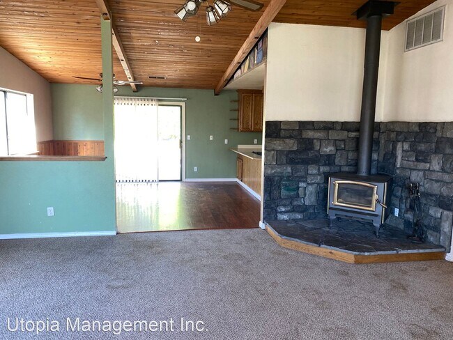 Foto del edificio - 3 br, 2 bath House - 450 N. Spring Street