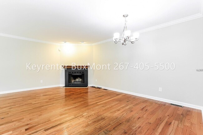 Foto del edificio - Updated 3-Bedroom, 2.5-Bath Townhome with Loft & Private Deck