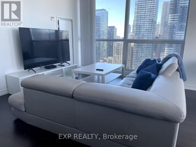 Building Photo - 386 Yonge St