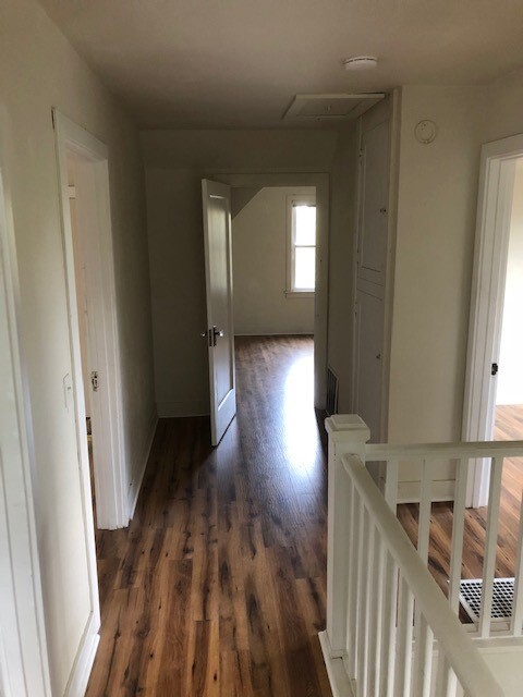 Primary Photo - Newly Renovated 4 Bed/2 Bath Farmhouse in ...