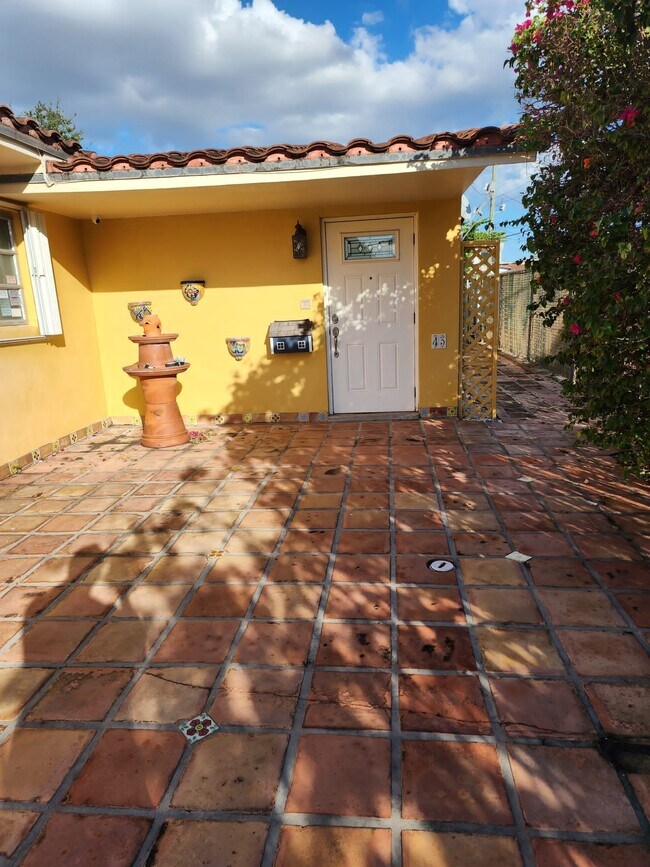 Foto del edificio - 43 NW 45th Ave