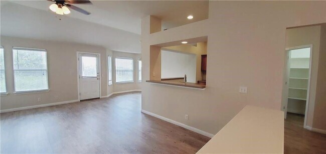Building Photo - 108 Pond Way