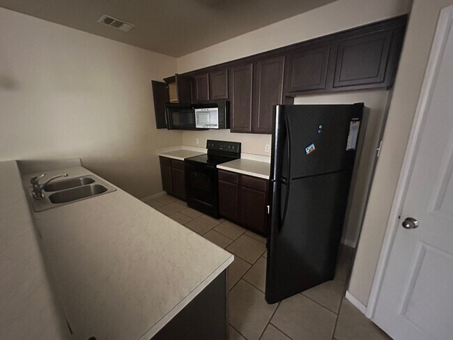 Building Photo - 4304 Ivory Ln