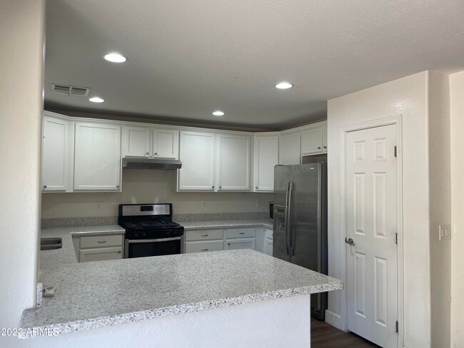 Building Photo - 2408 W Skinner Dr