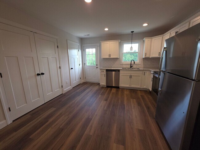 Foto del edificio - 2266 Smith Mountain Lake Pkwy