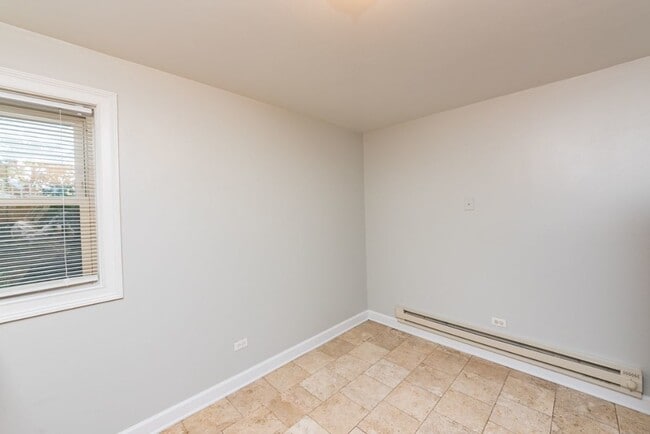 Building Photo - 4540 N Wolcott Ave