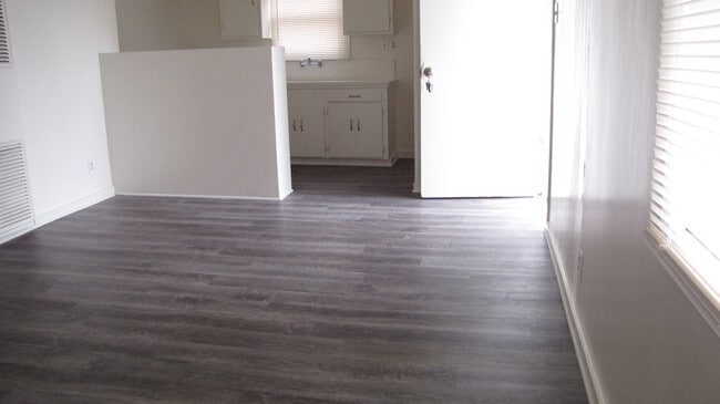 Building Photo - 105 Brighton Way