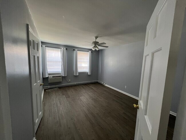 Foto del edificio - 13765 Cedar Rd