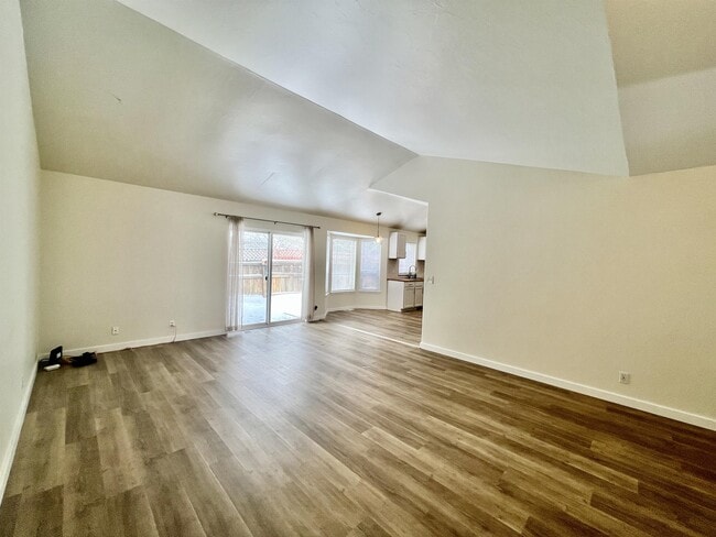 Building Photo - 304 Prairie Ave