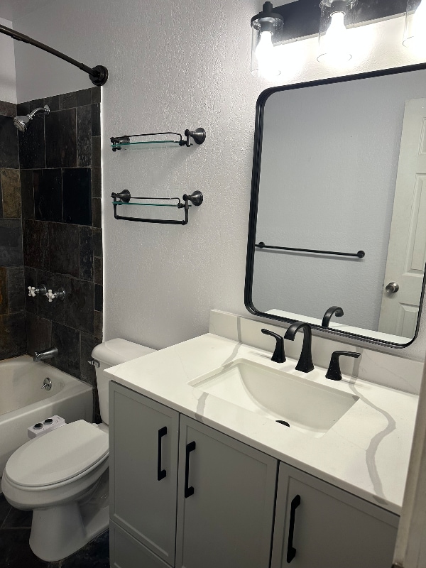 Building Photo - 225 E 8th Ave