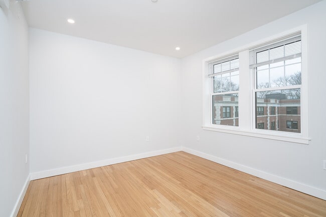 Building Photo - 27 Forest St