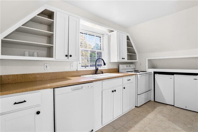 Foto del edificio - 613 Pelham Rd NE