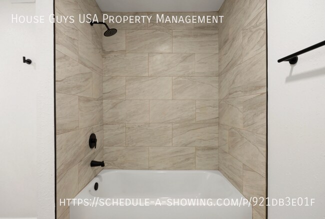 Foto del edificio - 9715 E 35th Terrace S