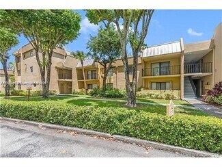 Building Photo - 10405 N Kendall Dr